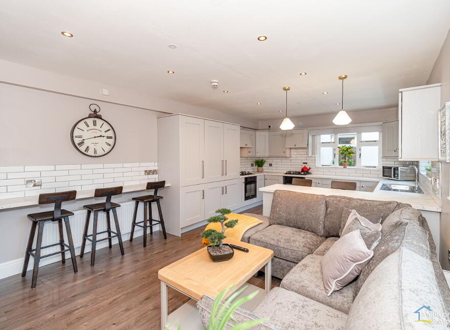 Room To Let, 20 Clarendon Street, Bills Included, Cityside, BT48 7ET