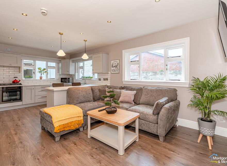 Room To Let, 20 Clarendon Street, Bills Included, Cityside, BT48 7ET