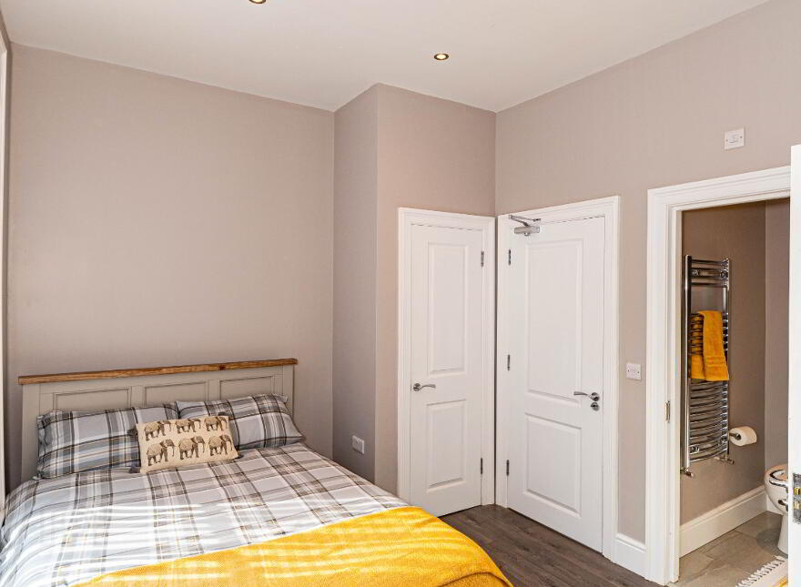 Room To Let, 20 Clarendon Street, Bills Included, Cityside, BT48 7ET