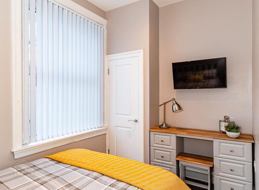 Room To Let, 20 Clarendon Street, Bills Included, Cityside, BT48 7ET