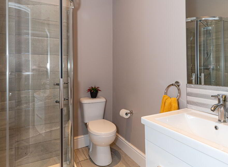 Room To Let, 20 Clarendon Street, Bills Included, Cityside, BT48 7ET