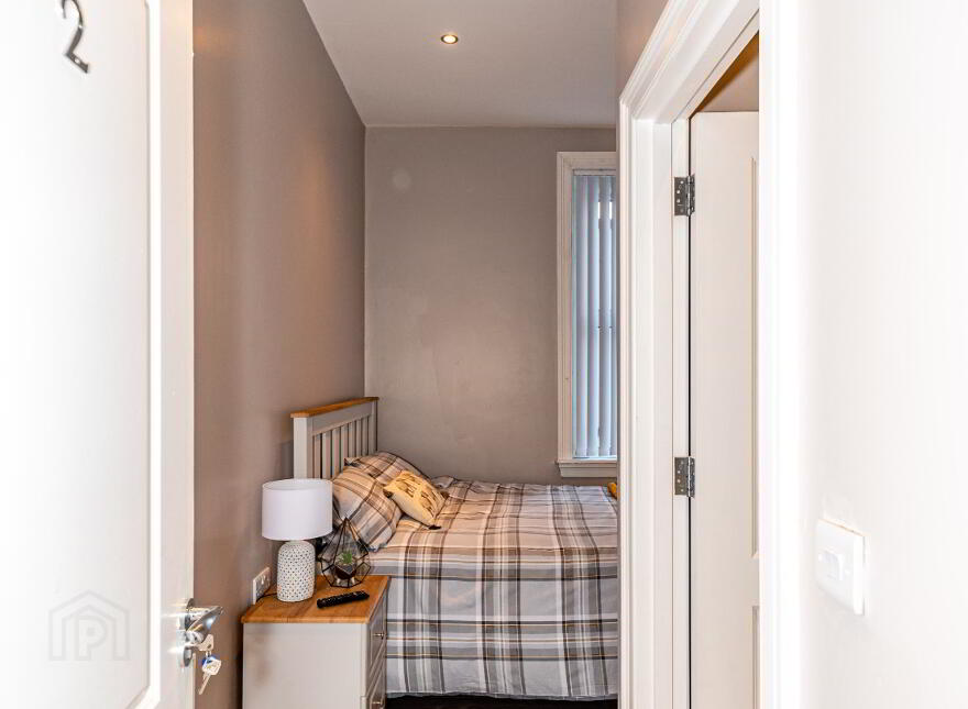 Room To Let, 20 Clarendon Street, Bills Included, Cityside, BT48 7ET