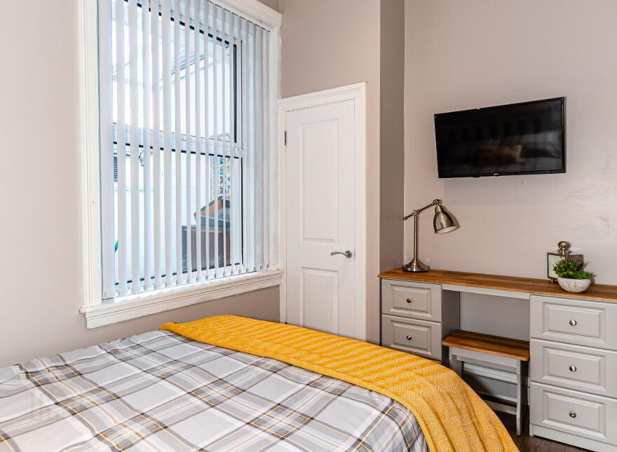 Room To Let, 20 Clarendon Street, Bills Included, Cityside, BT48 7ET