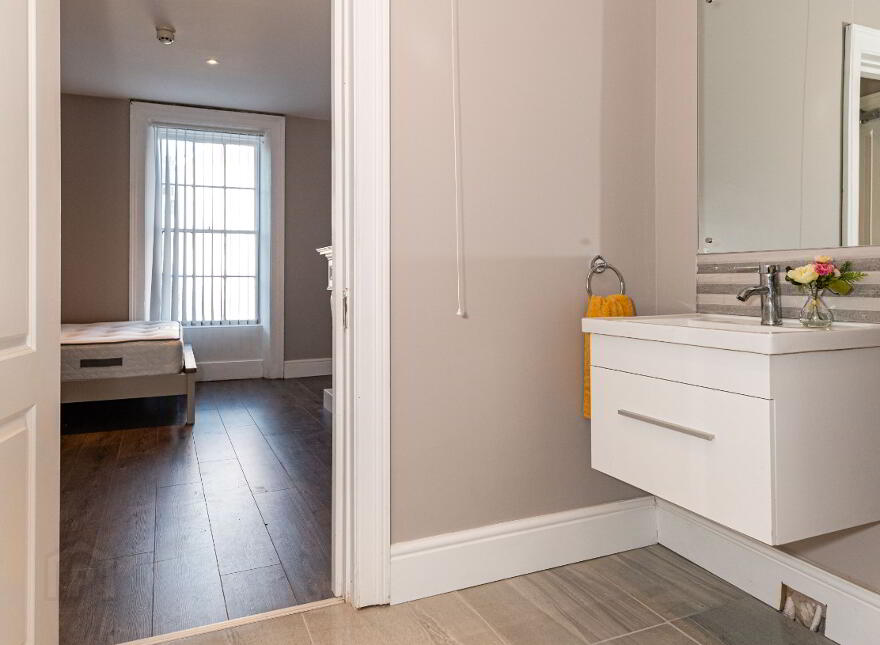 Room To Let, 20 Clarendon Street, Bills Included, Cityside, BT48 7ET