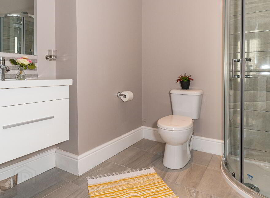 Room To Let, 20 Clarendon Street, Bills Included, Cityside, BT48 7ET