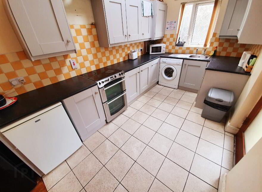 House For Rent, 61 Surrey St, Belfast, BT9 7FR