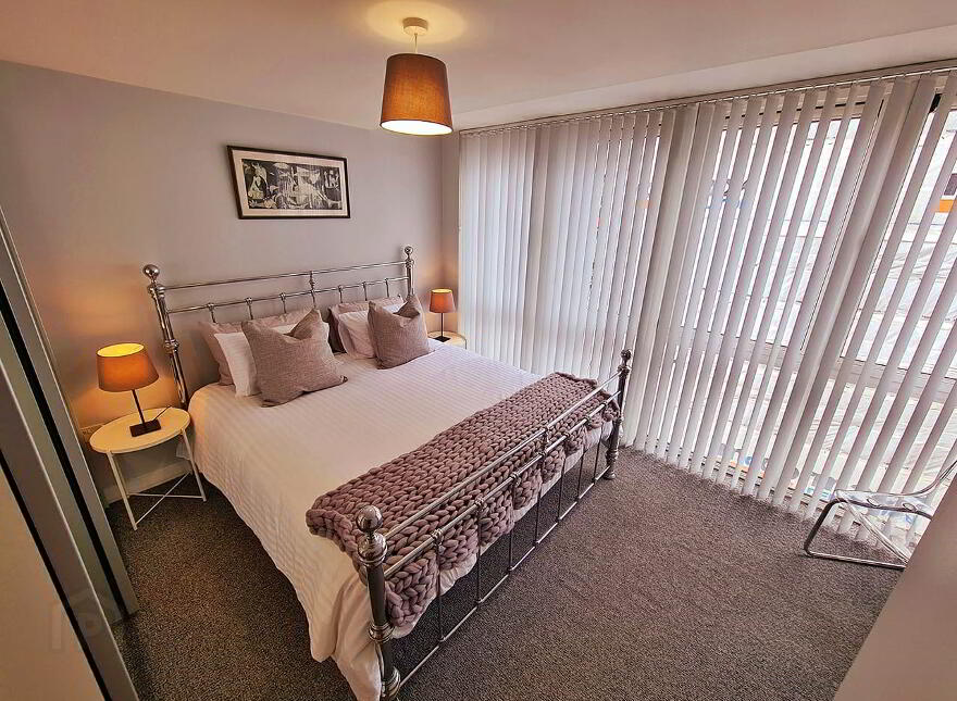 City Centre Apartment For Rent, 4 Shaftesbury Court, 8 Marcus Ward St, Belfast, BT7 1RY