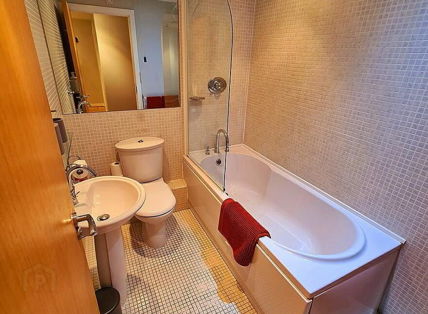 City Centre Apartment For Rent, 4 Shaftesbury Court, 8 Marcus Ward St, Belfast, BT7 1RY