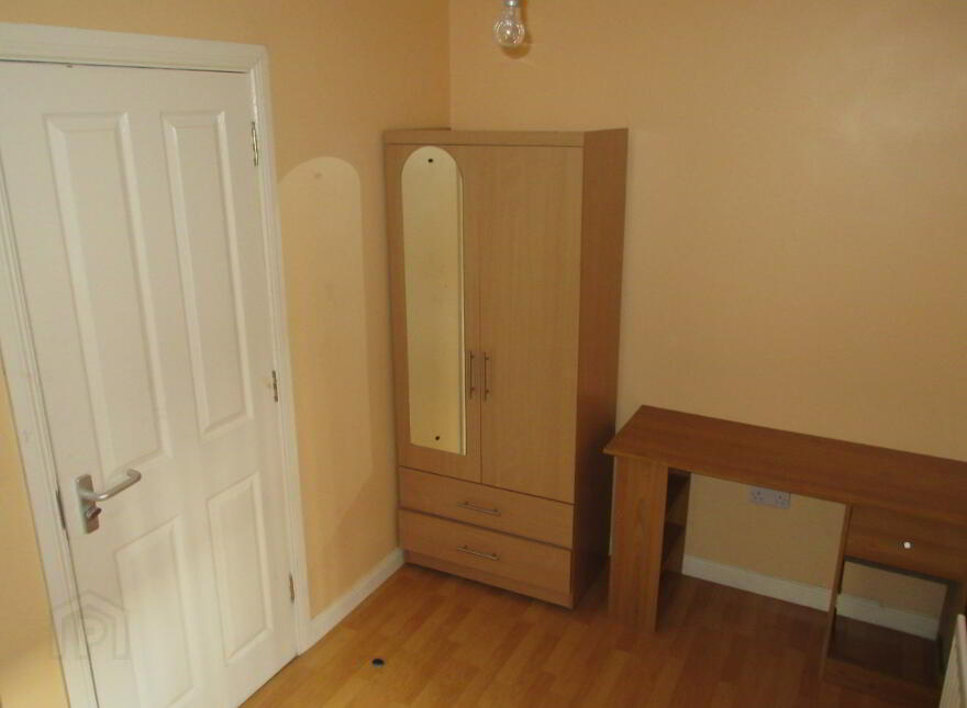 Great Apartment, 68A University Avenue, Bt7 1gy, Belfast, BT7 1GY