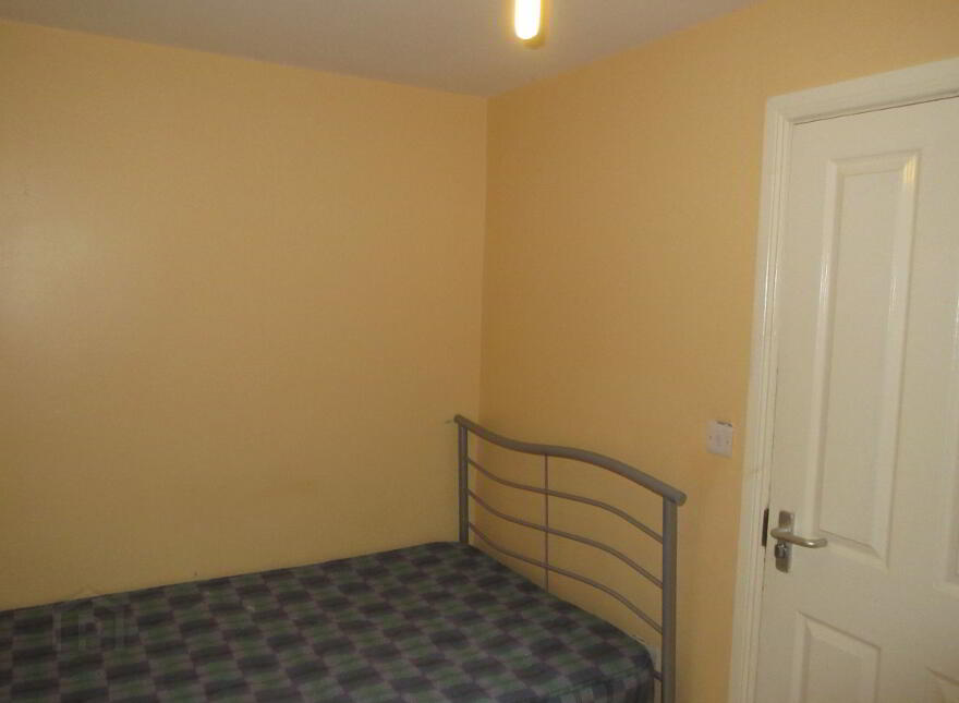 Great 4 Bedroom Apartment, 68A University Avenue, Queens Quarter, Belfast, BT7 1GY