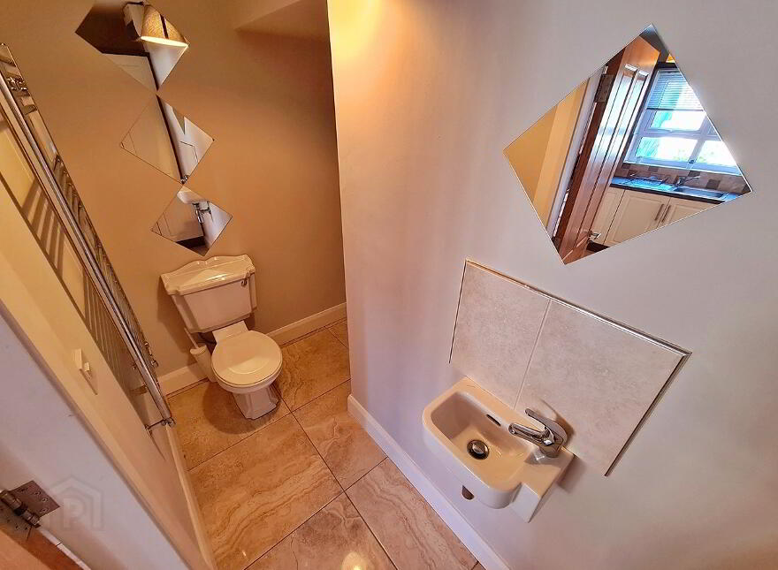 Ensuite Room 1, 361 Donegall Rd, Belfast, BT12 6NY