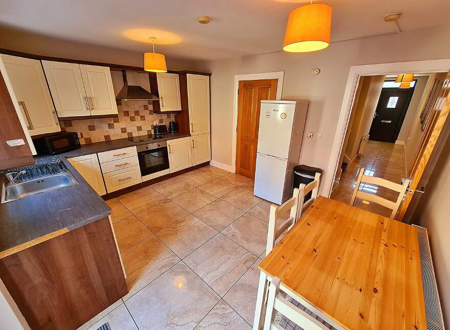 Ensuite Room 1, 361 Donegall Rd, Belfast, BT12 6NY