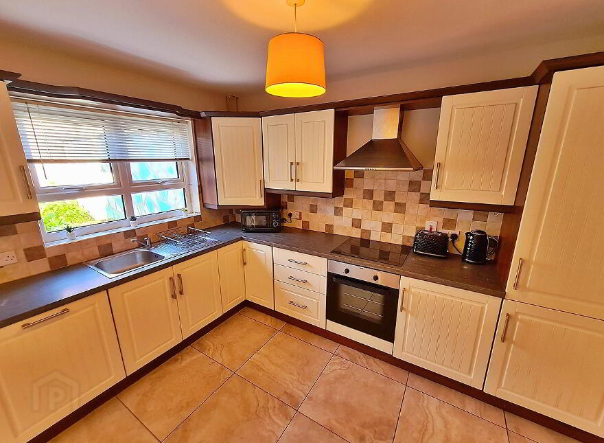 Ensuite Room 1, 361 Donegall Rd, Belfast, BT12 6NY