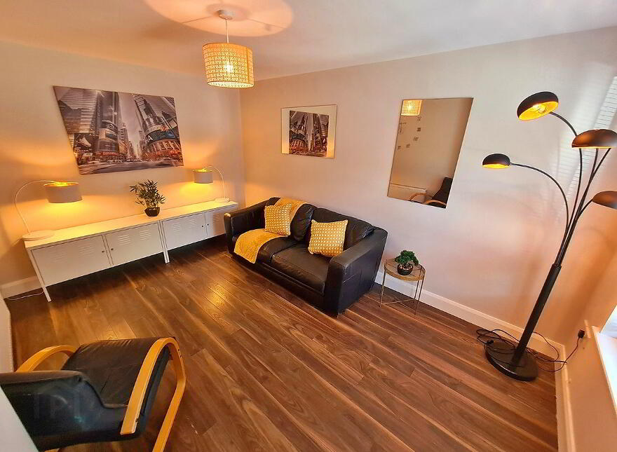 Ensuite Room 1, 361 Donegall Rd, Belfast, BT12 6NY