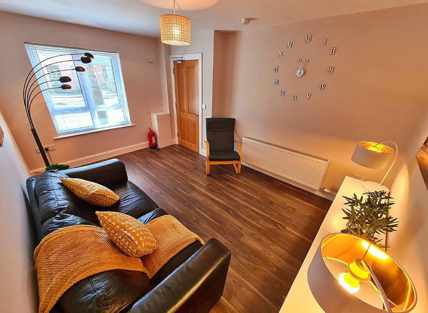 Ensuite Room 1, 361 Donegall Rd, Belfast, BT12 6NY