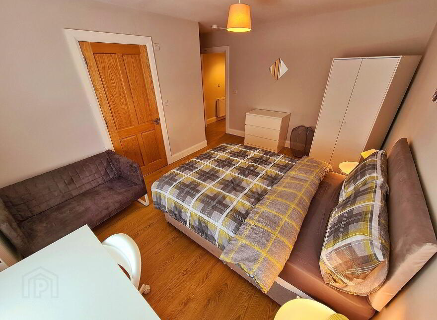 Ensuite Room 1, 361 Donegall Rd, Belfast, BT12 6NY