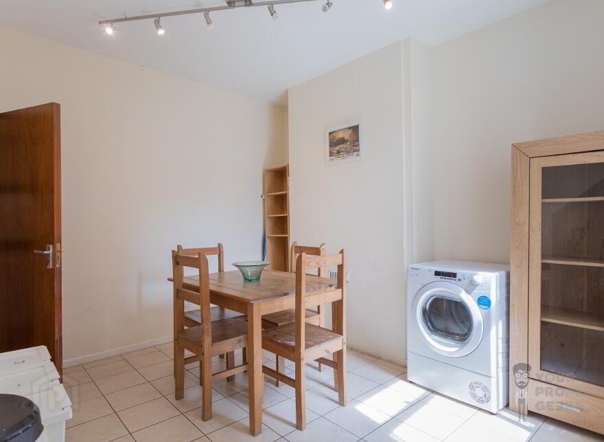 Room 2, 156 Dunluce Avenue, Belfast, BT9 7AZ