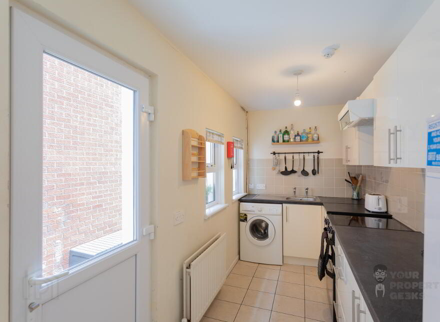 Room 2, 156 Dunluce Avenue, Belfast, BT9 7AZ