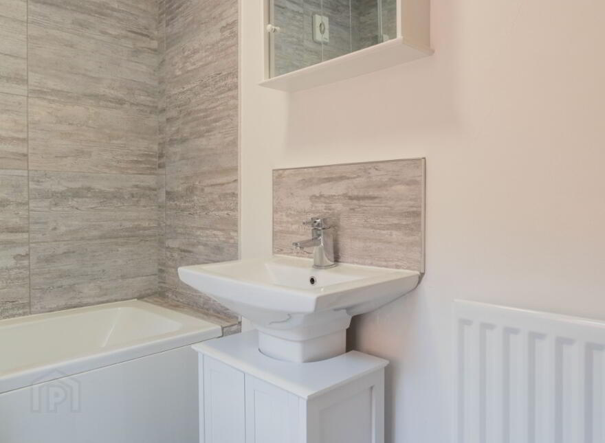 Room 2, 156 Dunluce Avenue, Belfast, BT9 7AZ