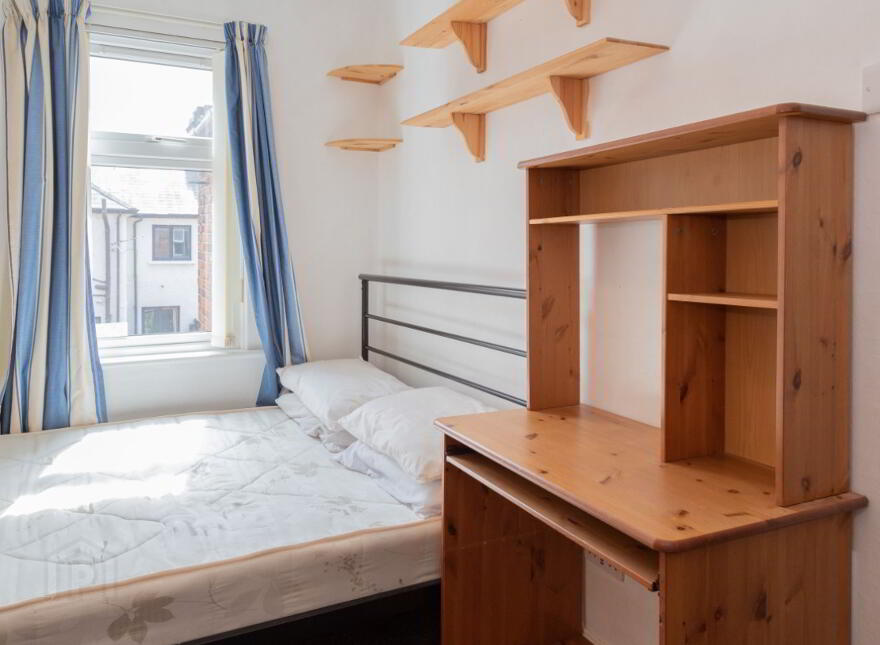 Room 2, 156 Dunluce Avenue, Belfast, BT9 7AZ