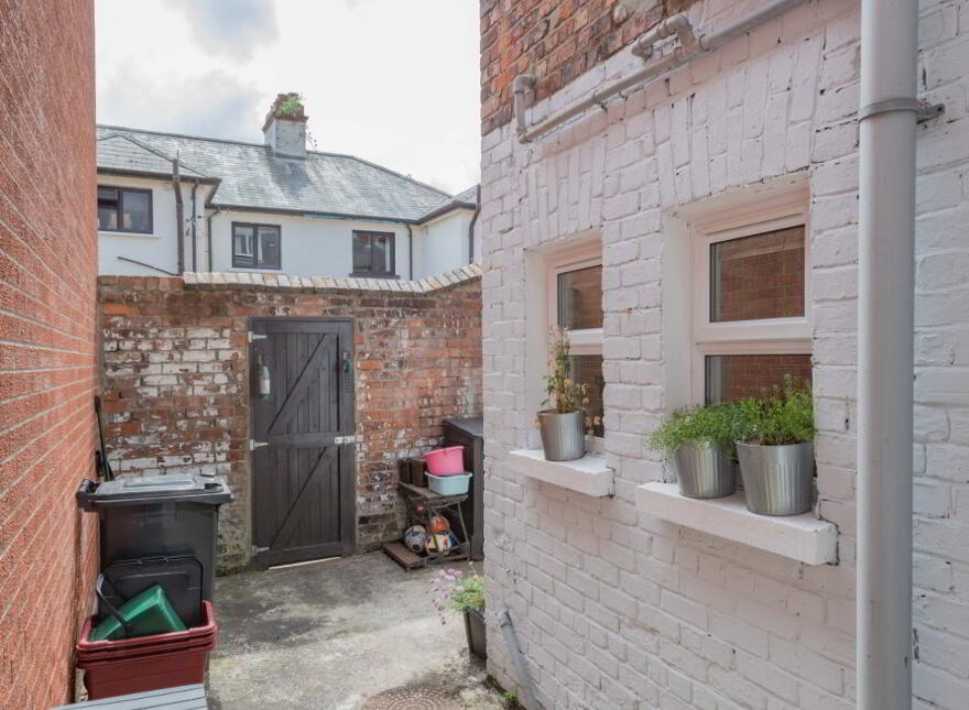 Room 2, 156 Dunluce Avenue, Belfast, BT9 7AZ