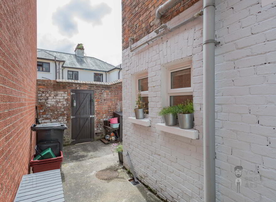 Room 2, 156 Dunluce Avenue, Belfast, BT9 7AZ