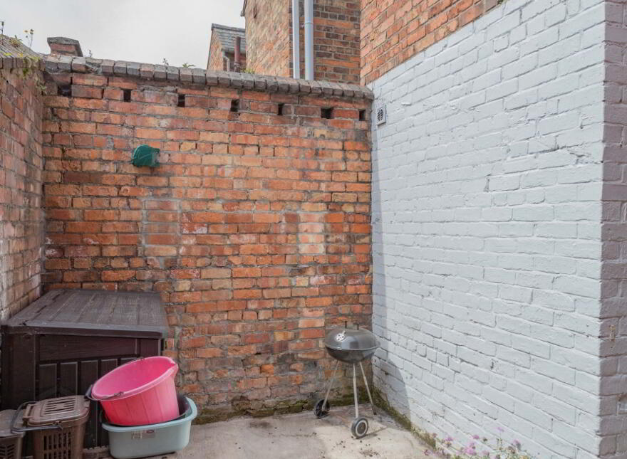 Room 2, 156 Dunluce Avenue, Belfast, BT9 7AZ