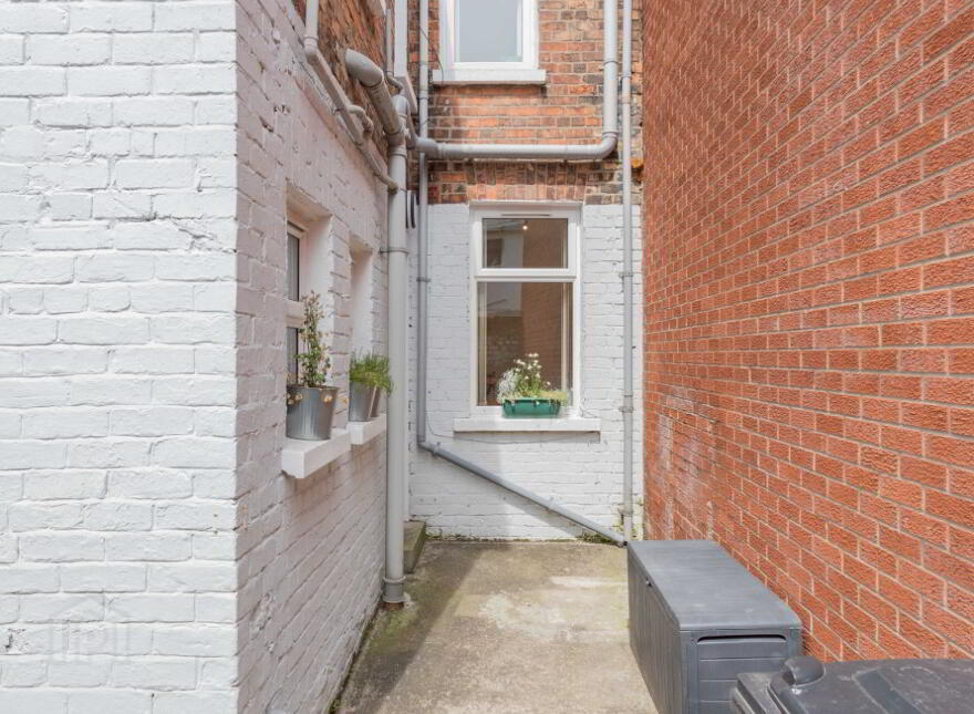 Room 2, 156 Dunluce Avenue, Belfast, BT9 7AZ
