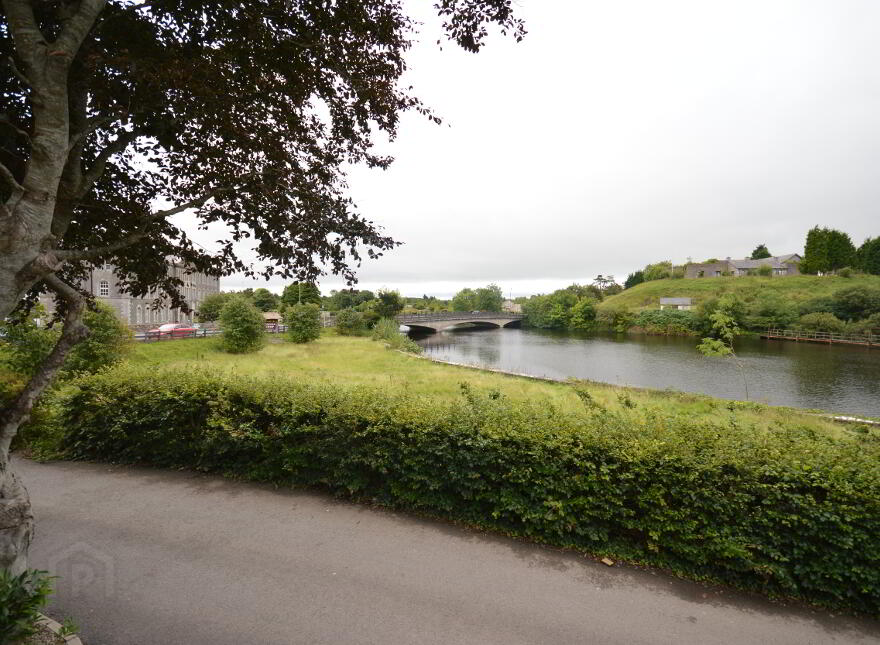 Glen Eden Hotel, 2 Main Street, Belleek, BT93 3FY
