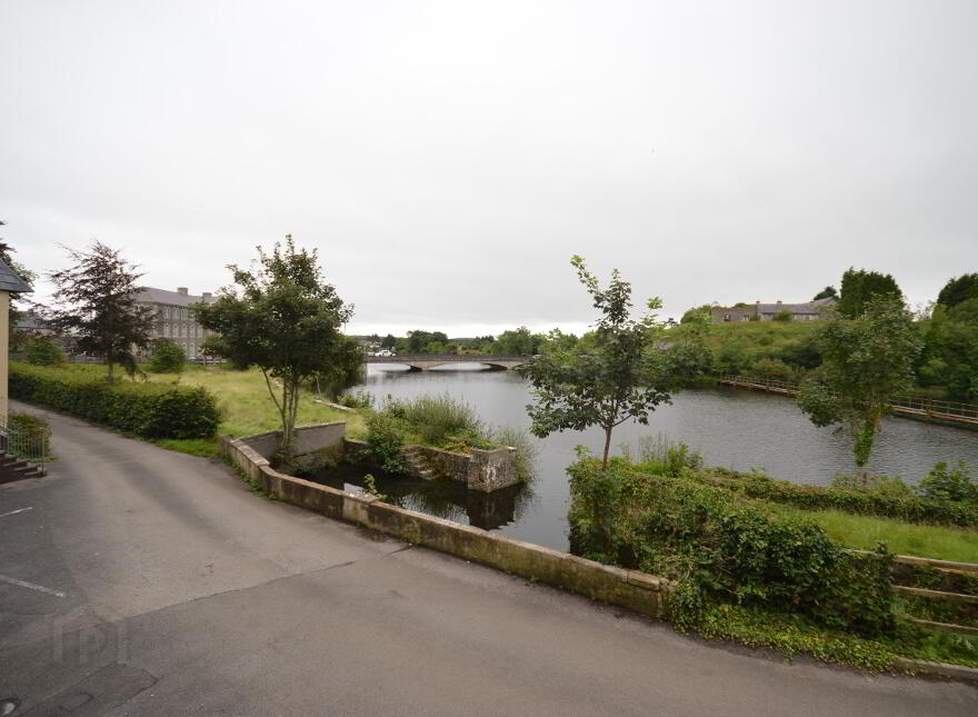 Glen Eden Hotel, 2 Main Street, Belleek, BT93 3FY