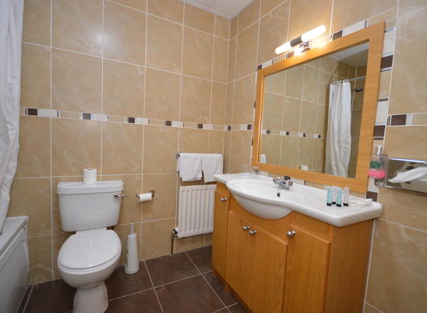 Glen Eden Hotel, 2 Main Street, Belleek, BT93 3FY