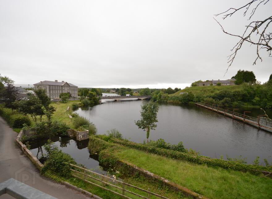 Glen Eden Hotel, 2 Main Street, Belleek, BT93 3FY