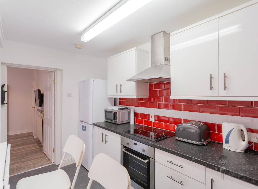 104 Tates Avenue, Belfast, BT9 7BZ