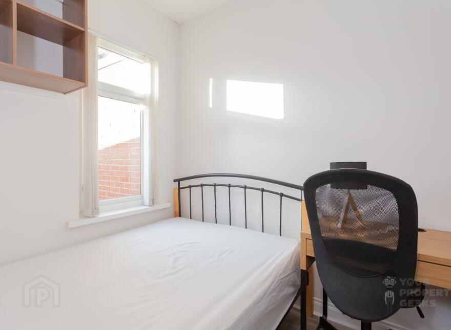104 Tates Avenue, Belfast, BT9 7BZ
