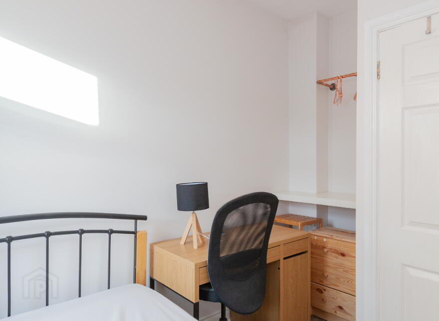 104 Tates Avenue, Belfast, BT9 7BZ