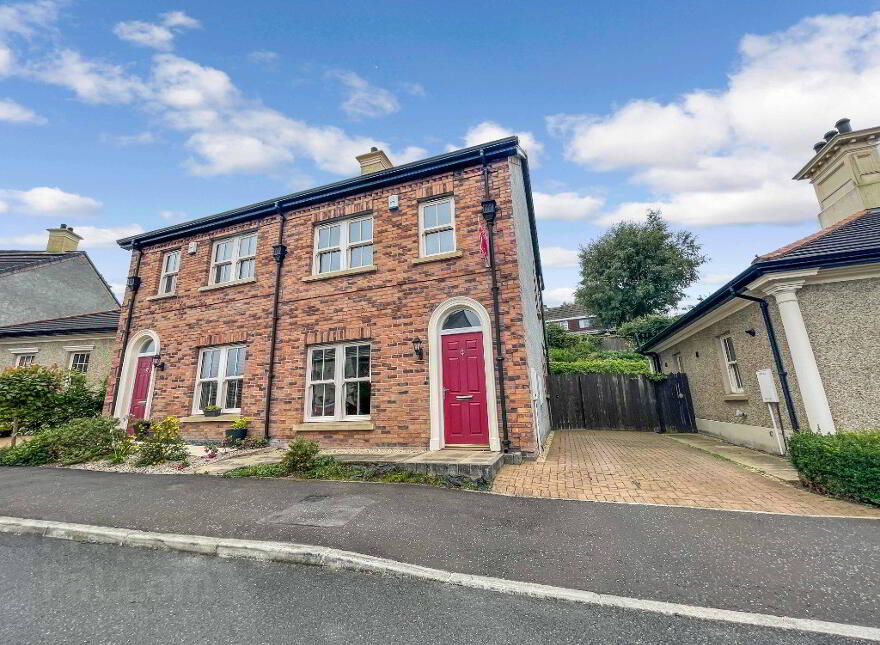 92 Ballantine Gardens, Lisburn, BT27 5FJ photo