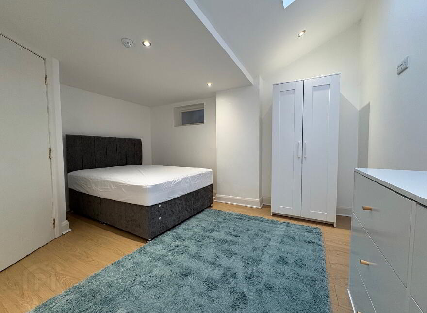 Apt 1 43 Cromwell Road, Botanic, Belfast, BT7 1JX