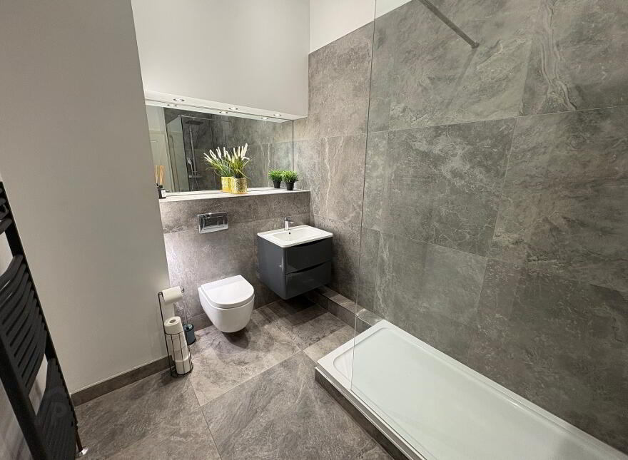 Apt 1 43 Cromwell Road, Botanic, Belfast, BT7 1JX
