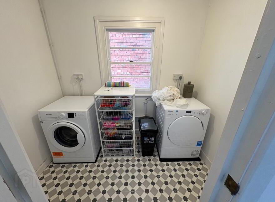 Apt 1 43 Cromwell Road, Botanic, Belfast, BT7 1JX