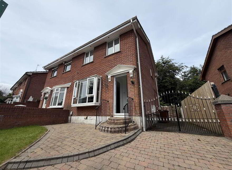 8 Merrion Park, Dunmurry, Belfast, BT17 0SF