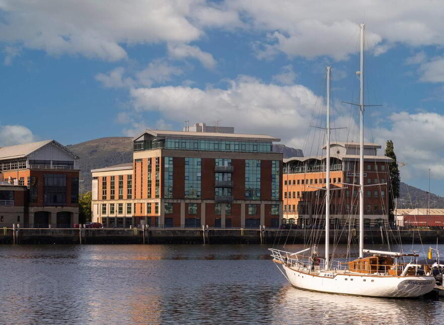 31 Waterside Tower, Clarendon Dock, Clarendon Road, Belfast, BT1 3BG