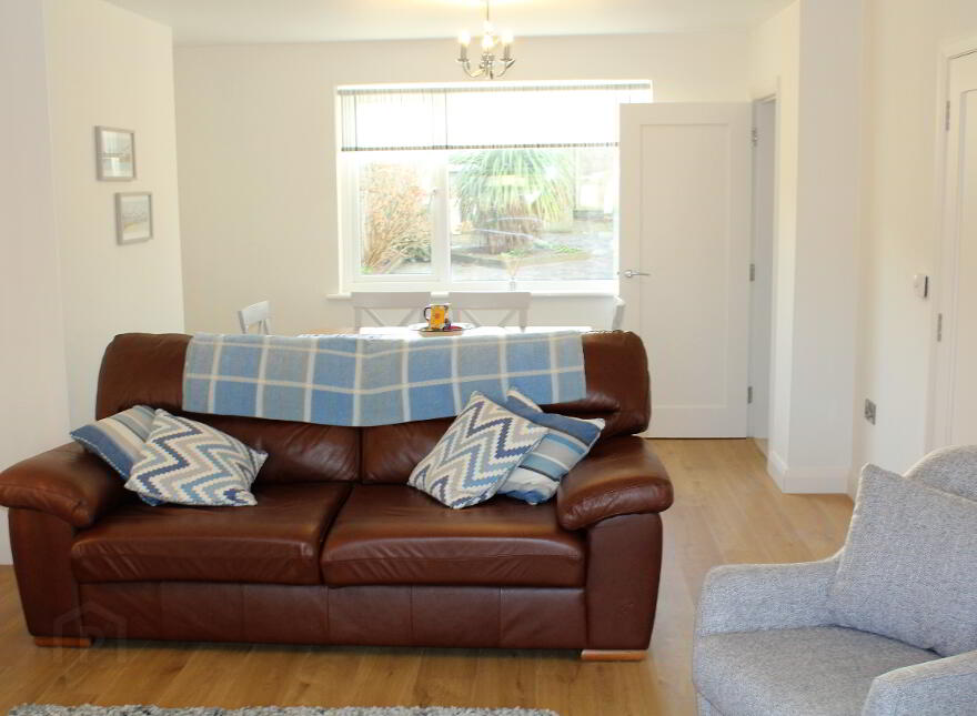 Holiday Let 24/25, 154 Causeway Street, Portrush, BT56 8JE