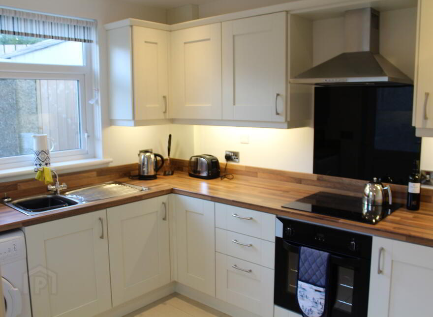 Holiday Let 24/25, 154 Causeway Street, Portrush, BT56 8JE
