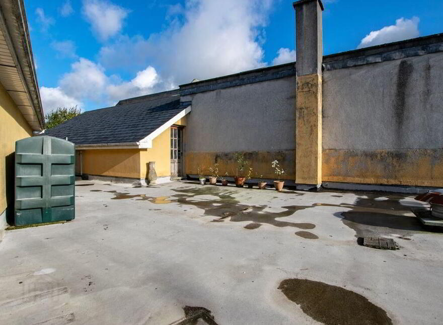 Druids Chair, Pearse St, Mullingar, Westmeath, N91YY02