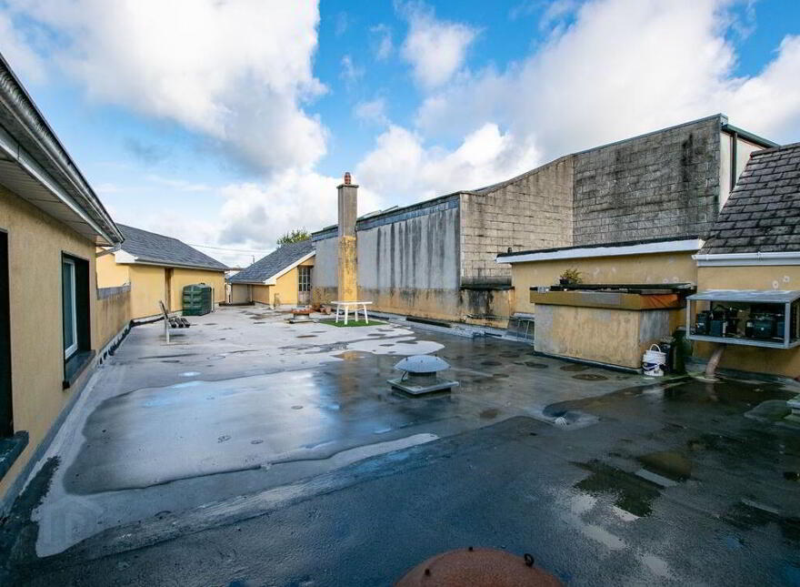 Druids Chair, Pearse St, Mullingar, Westmeath, N91YY02