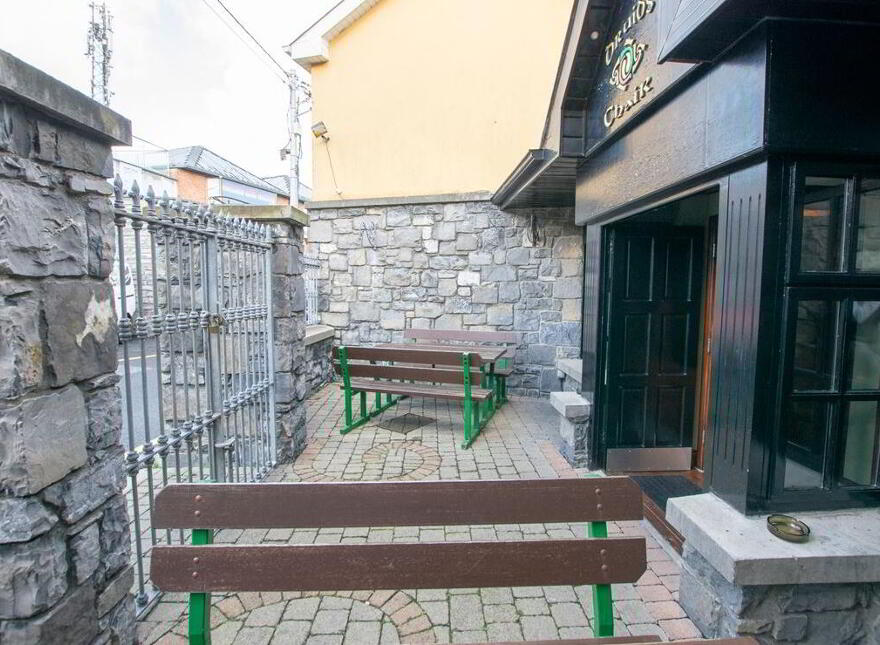 Druids Chair, Pearse St, Mullingar, Westmeath, N91YY02