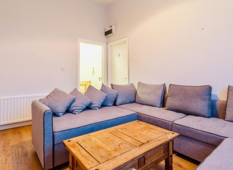 Apt 2 For Rent, 144 Antrim Rd, Belfast, BT15 2AH