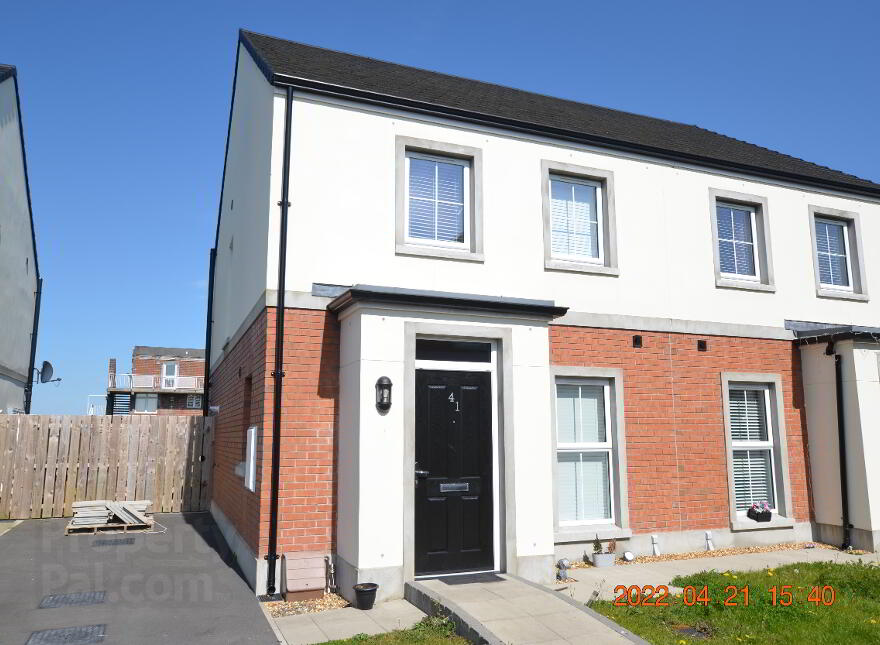 41 Atherton Square, Lurgan, BT66 8FJ photo