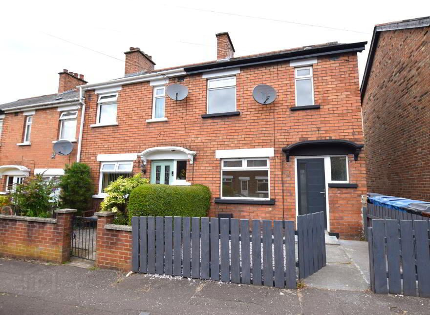 16 Dunraven Parade, Belfast, BT5 6BT photo