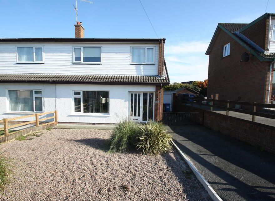 32 Moyra Crescent, Saintfield, BT24 7AG